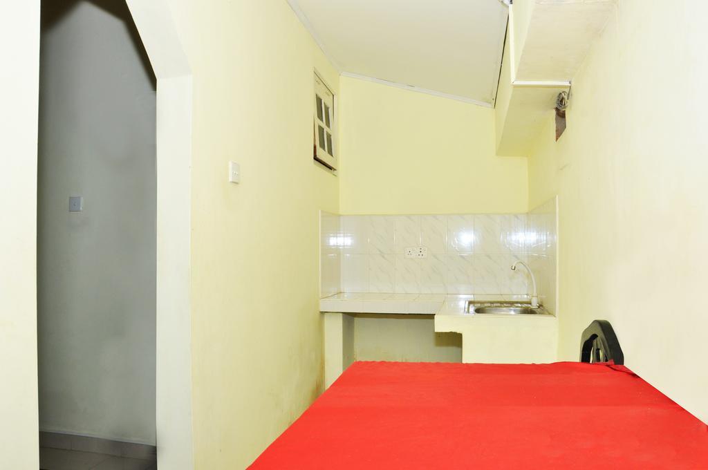 Blumarine Guest House Negombo Room photo