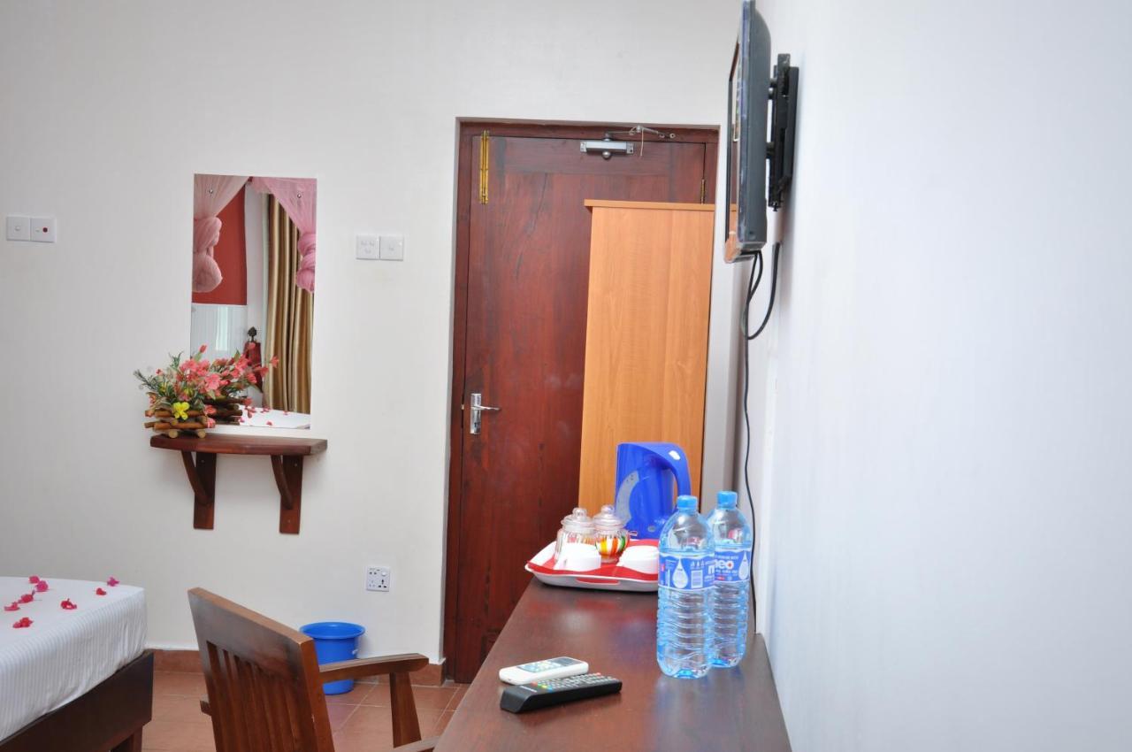 Blumarine Guest House Negombo Exterior photo